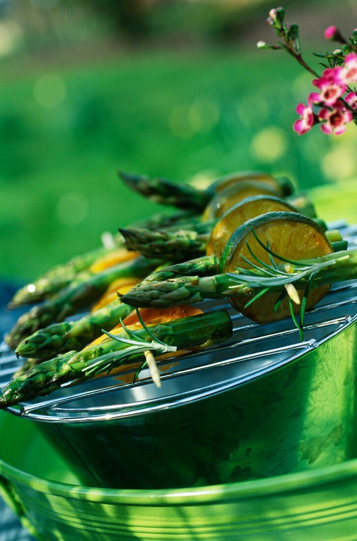 Green asparagus,lemon and lime brochettes
