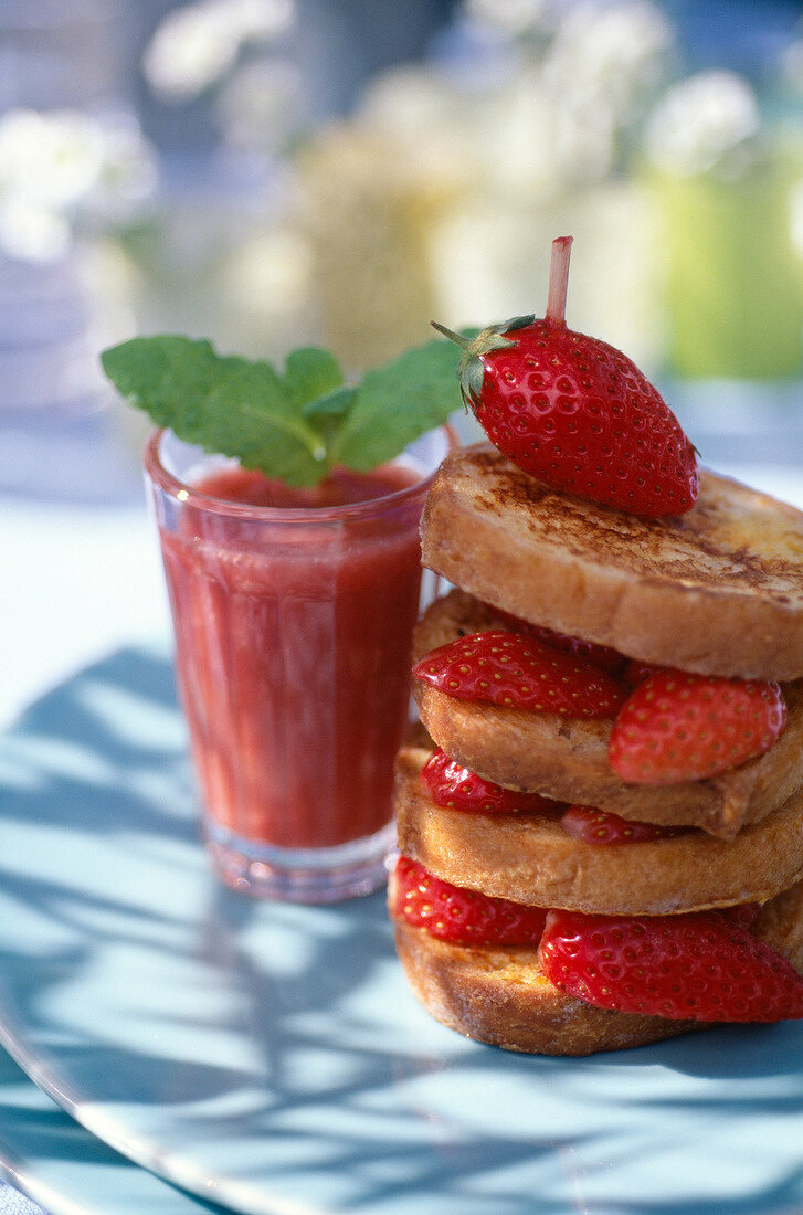Toasted brioche and strawberry Mille-feuille with strawberry puree