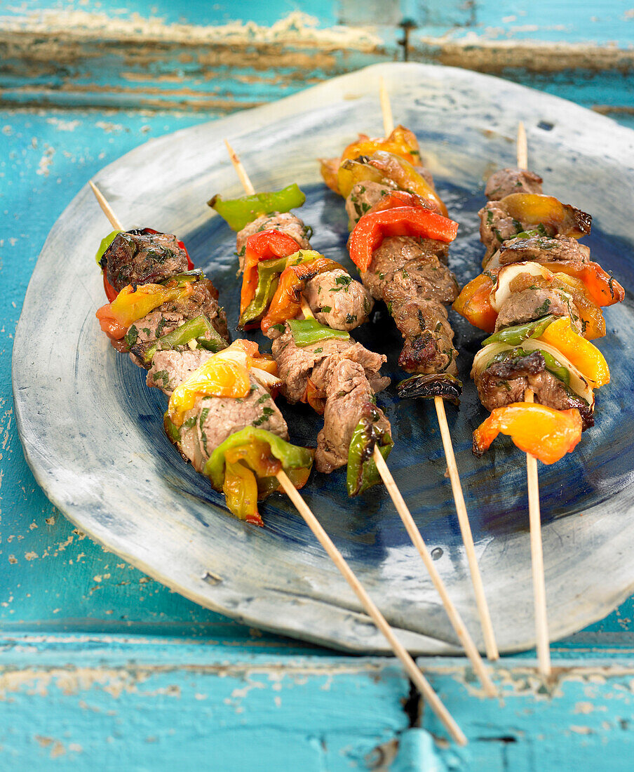 Veal and three different colored pepper brochettes