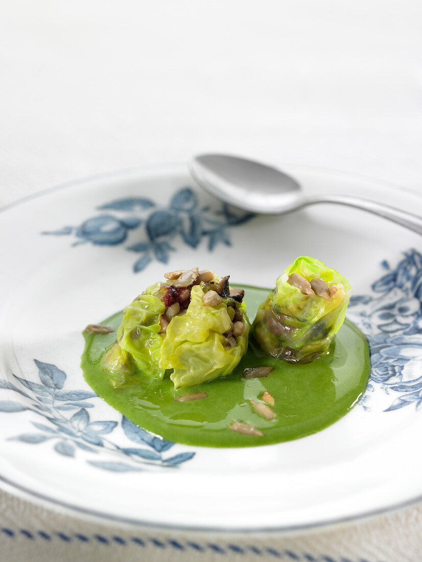 Pine nut and cabbage Botifarra with creamy spinach sauce