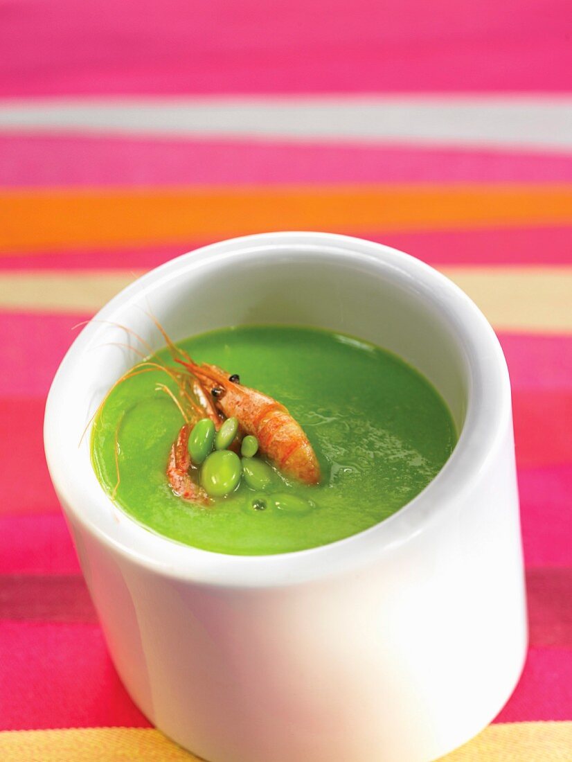 Cream of green bean soup with shrimps
