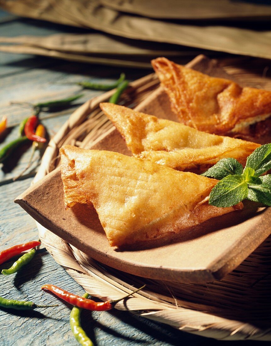 Frittierte Filoteigtäschchen mit Kartoffelfüllung