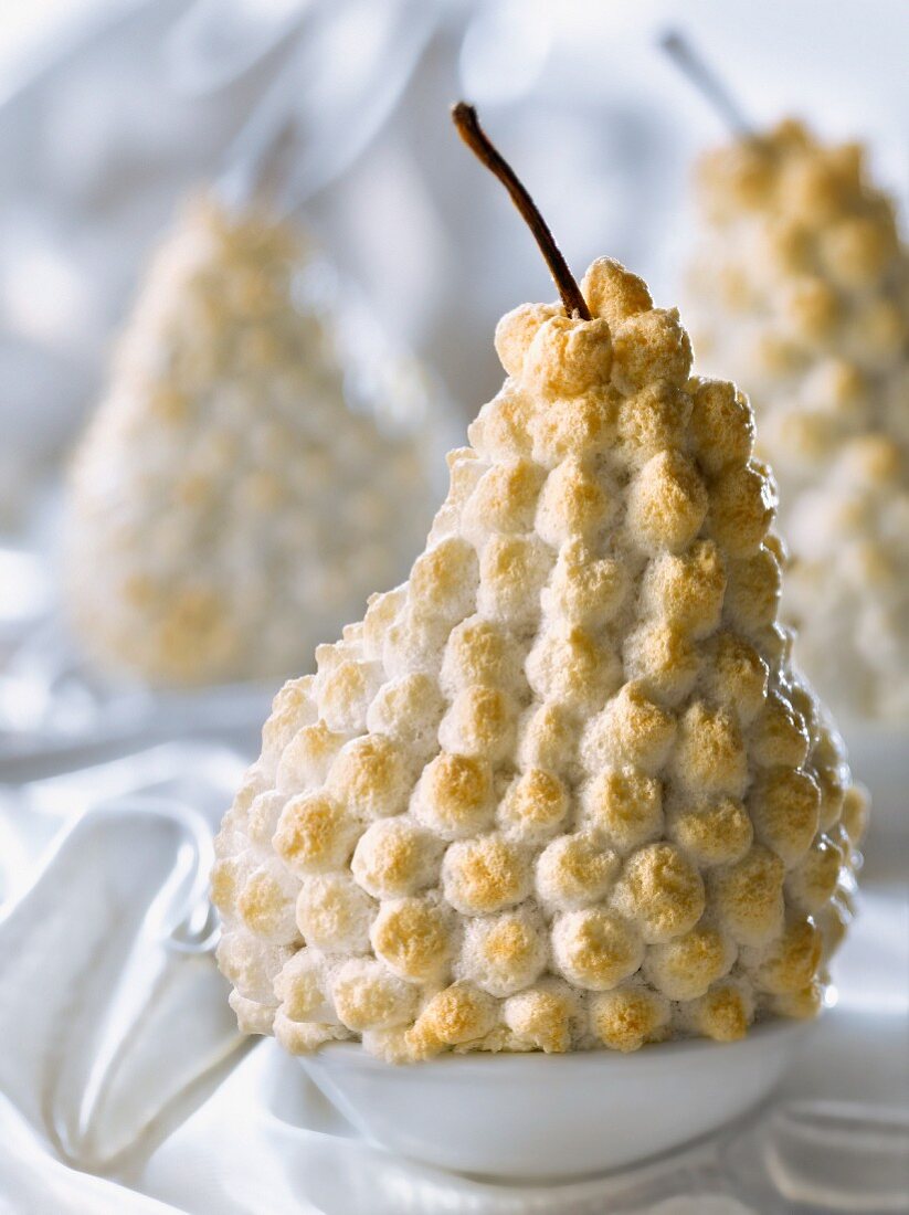 Pear with meringue coating