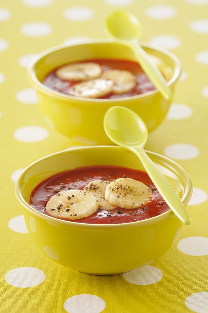 Tomato soup with sliced bananas and ground pepper
