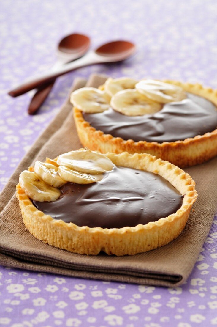 Chocolate-banana tartlets