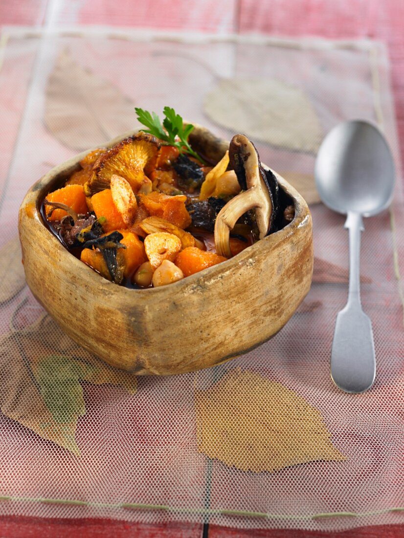 Pan-fried mushrooms, carrots and chickpeas with garlic broth