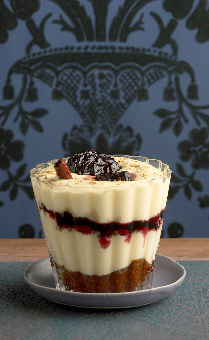 Prune and red wine Tiramisu