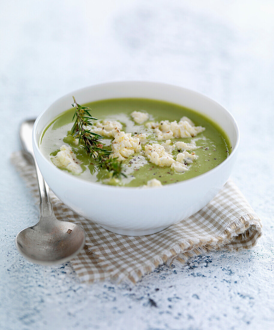 Erbsensuppe mit Feta