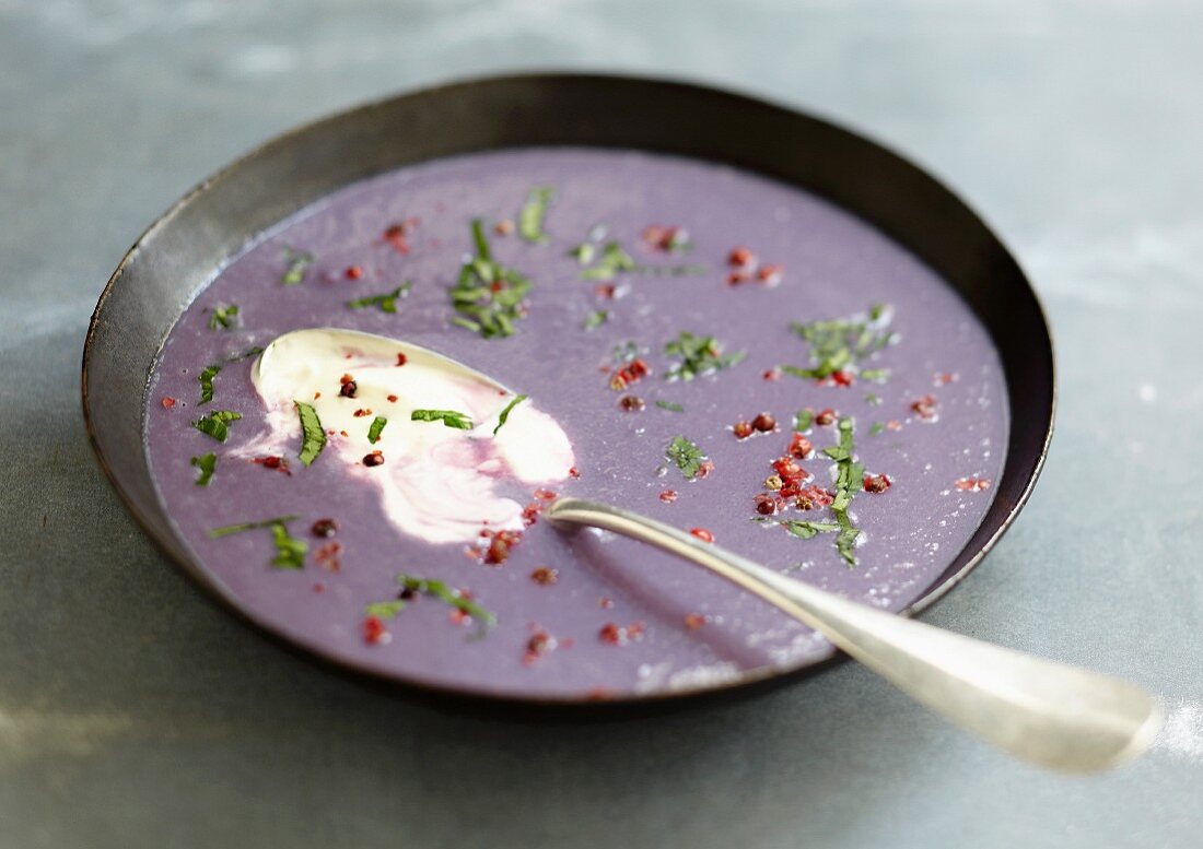 Cremesuppe mit Vitelotte-Kartoffeln