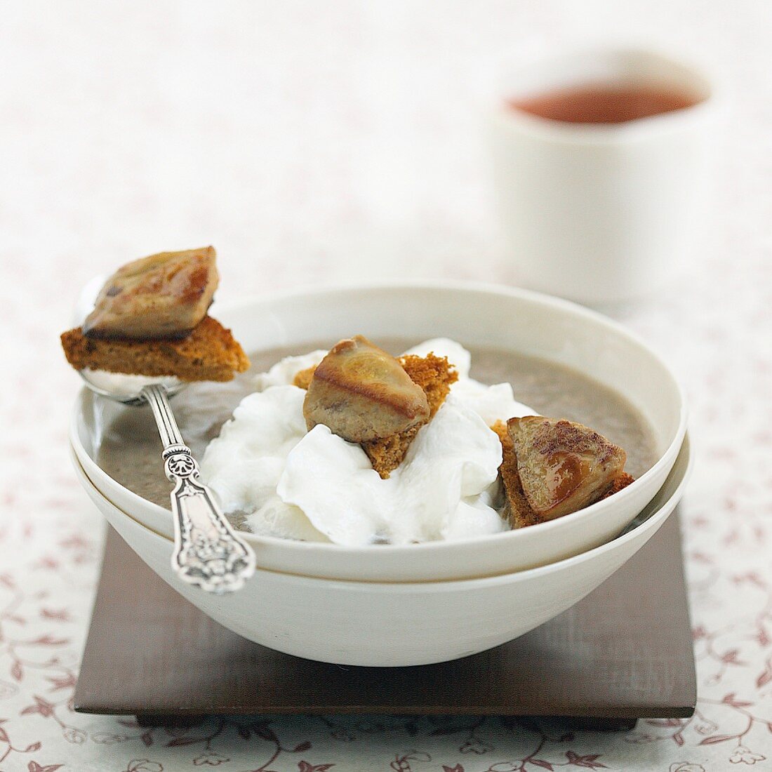 Pilzrahmsuppe mit Foie Gras