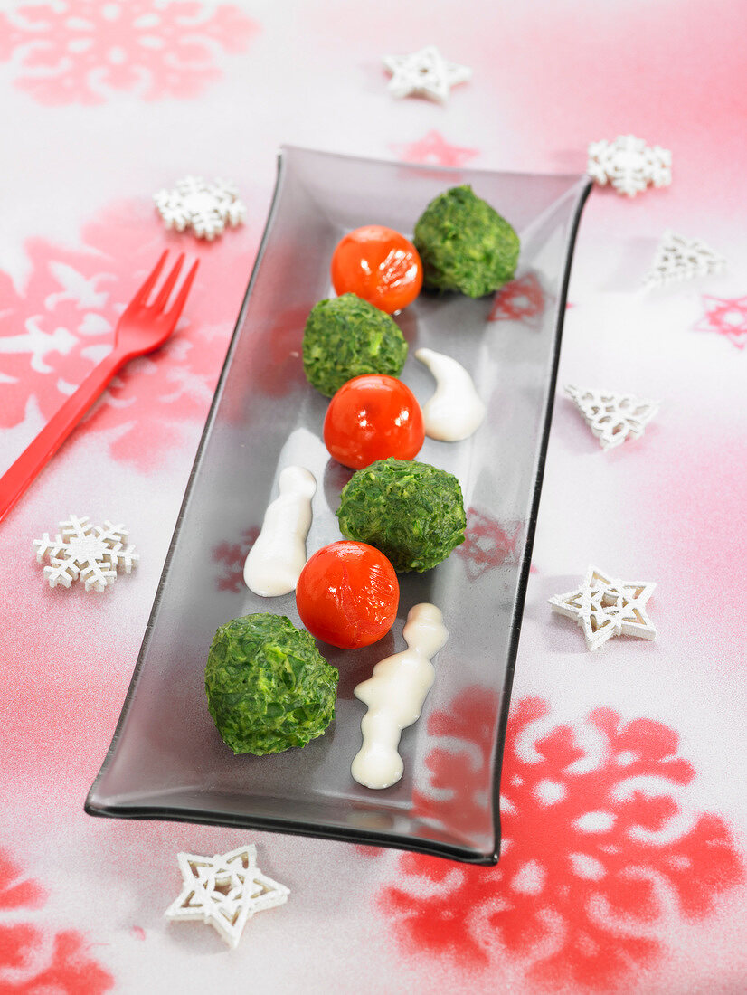 Spinach gnocchis, cherry tomatoes and creamy cheese sauce