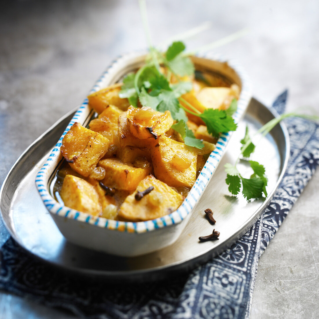 Süsskartoffeln mit Honig und Rosinen aus der Tajine