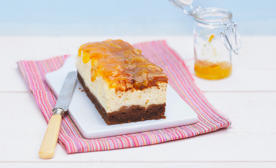 Käsekuchen mit Orangenmarmelade