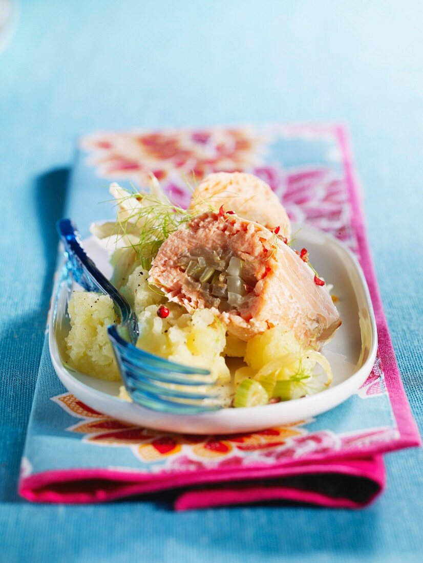 Lachsröllchen mit Fenchel