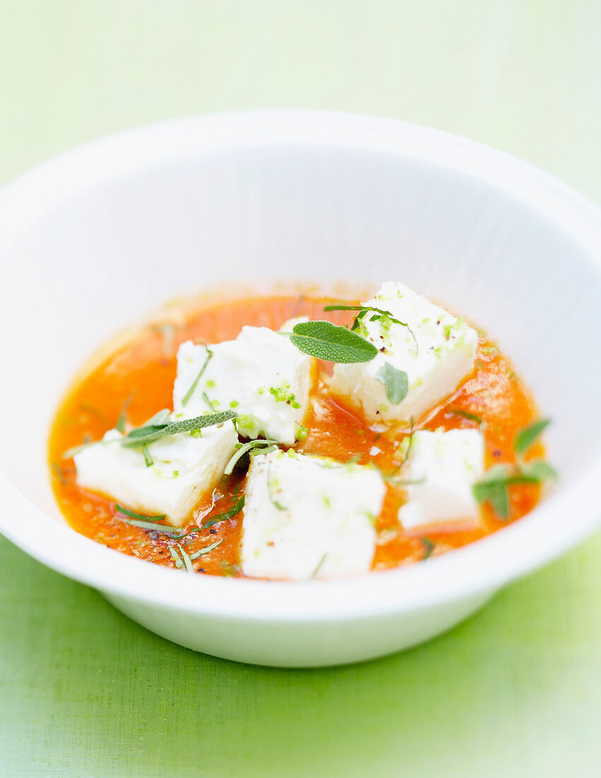 Kalte Tomatensuppe mit Feta