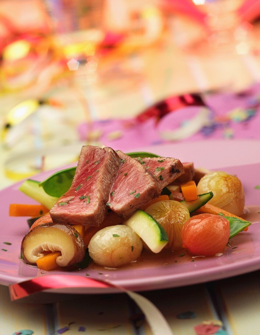 Rindfleisch-Tataki mit Gemüse