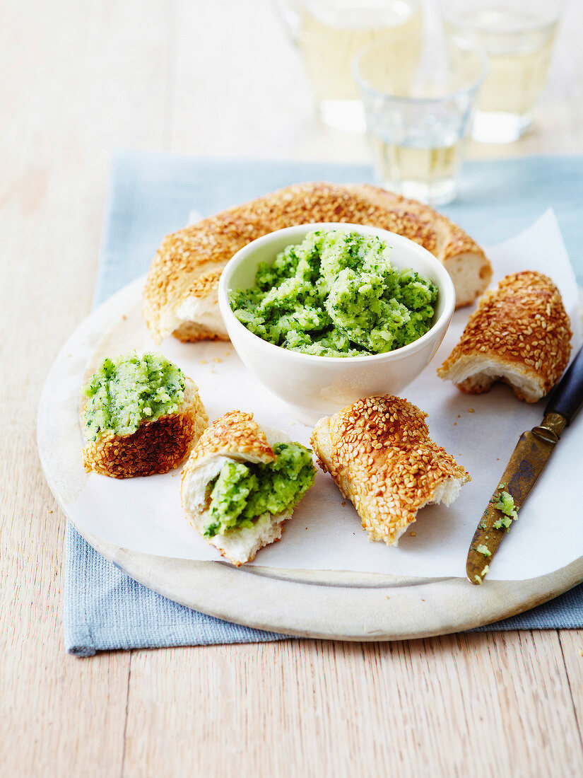 Herb puree with sesame bread