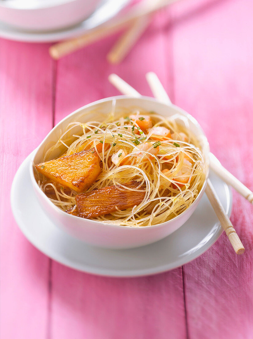 Fried vermicellis with shrimps, bamboo shoots and sauteed pineapple