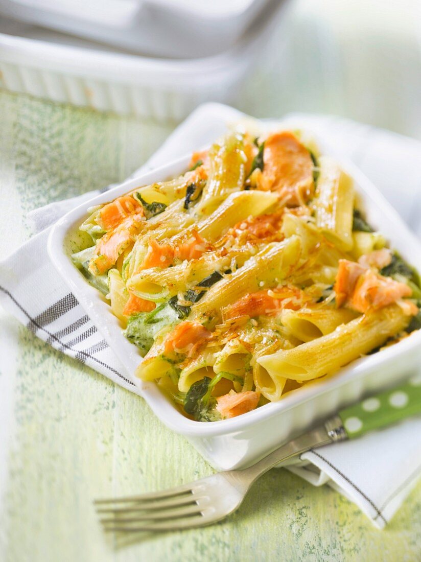 Penne with salmon,spinach and green cream cheese-topped dish