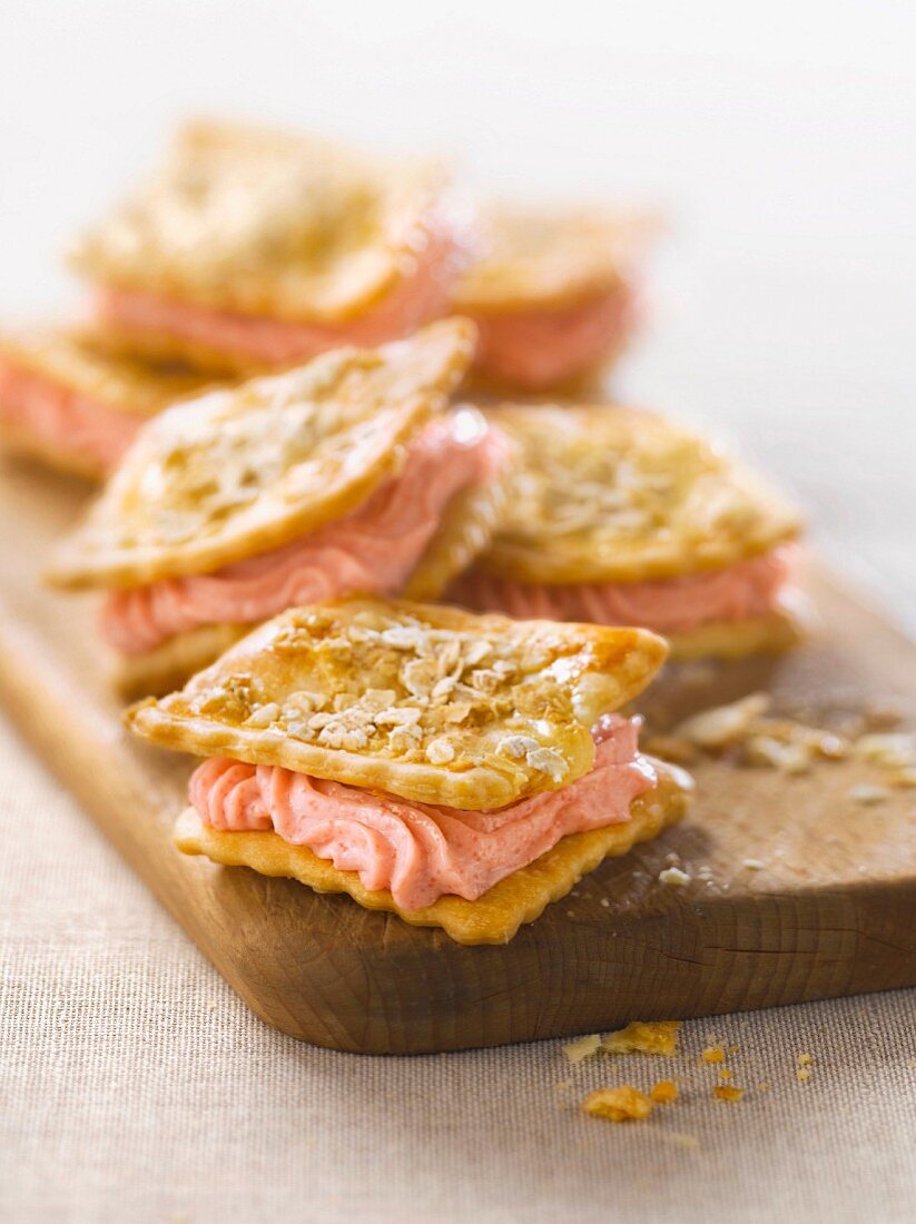 Cracker-Sandwiches mit Tarama