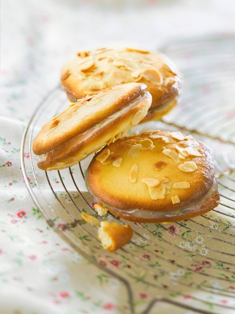 Almond cookie Whoopies filled with lemon cream