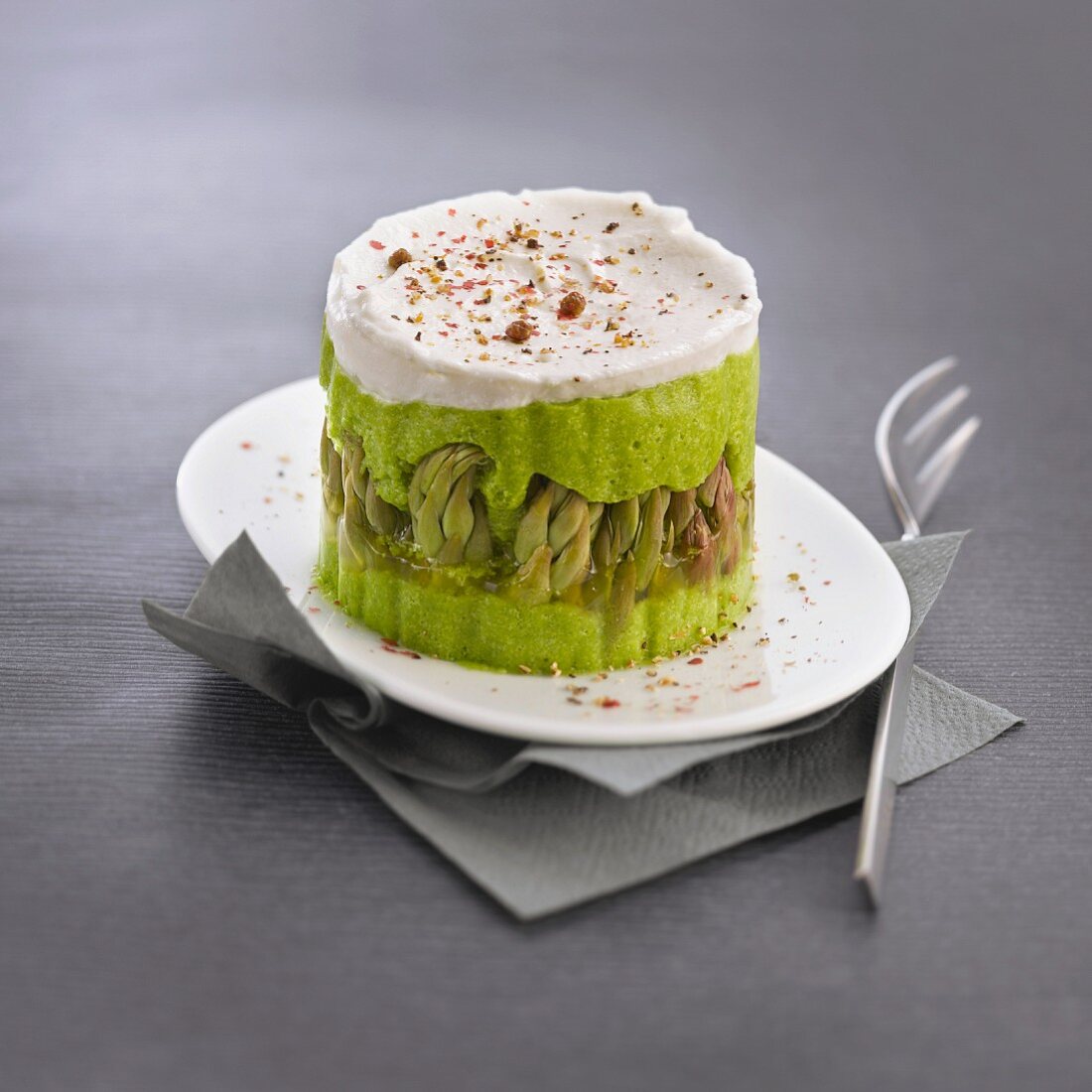 Pea mousse with asparagus and goat's cheese