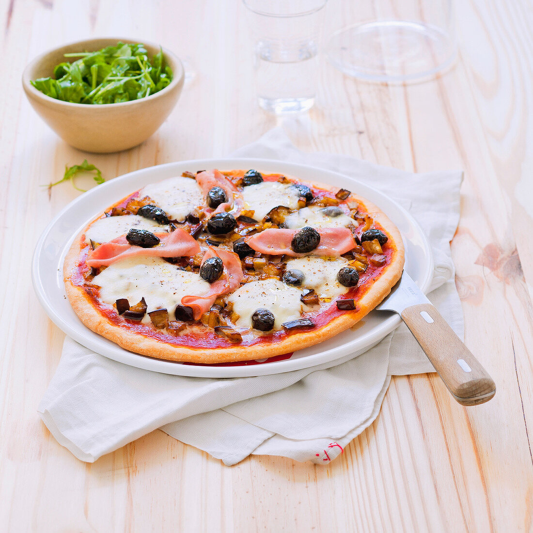Bacon-eggplant pizza