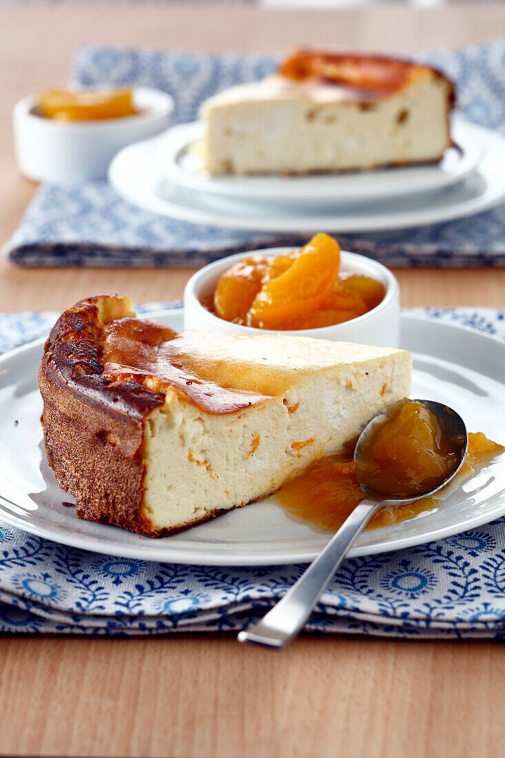 Cheesecake with stewed apricots