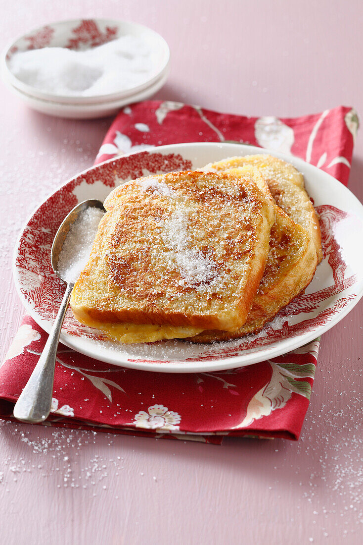 French toast sprinkled with sugar