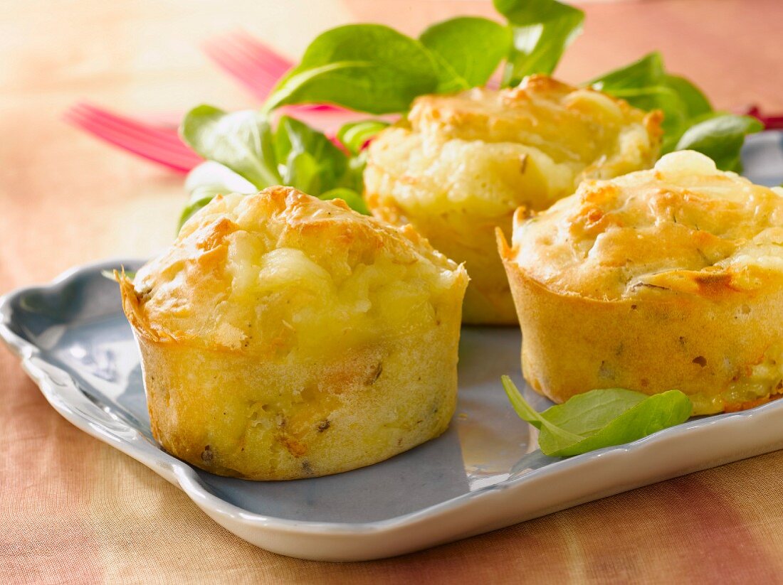 Chicken and cheese individual savoury cakes