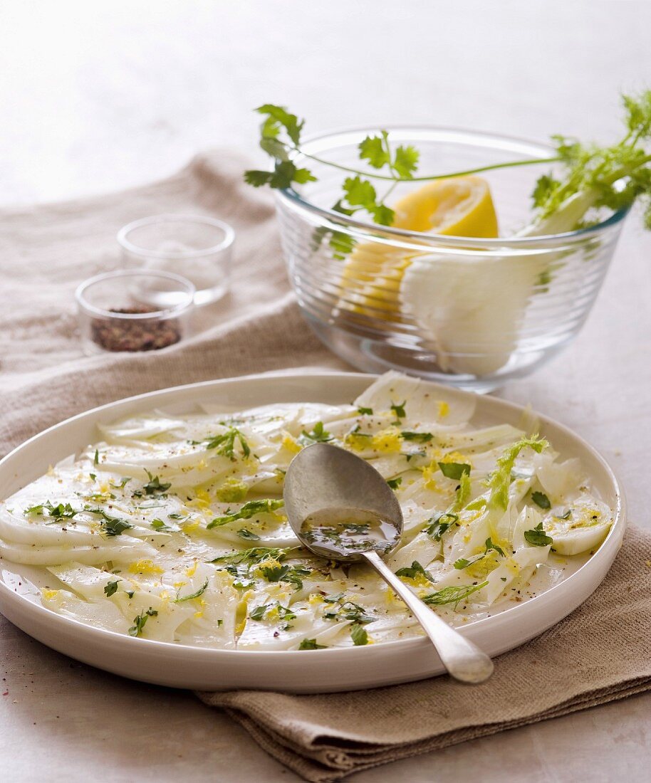 Fennel salad with lemon and coriander