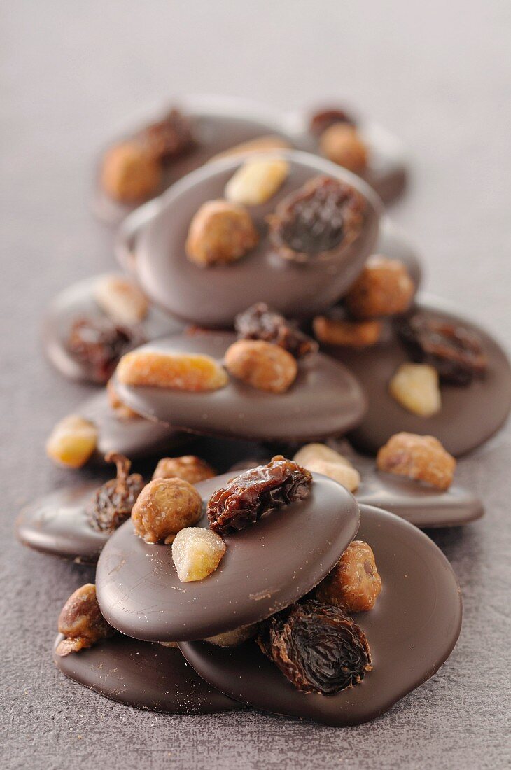 Dark chocolate and dried fruit palets