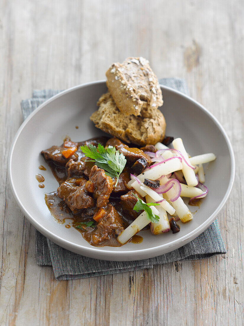 Beef stew with salsifies