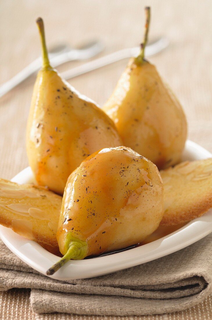 Stewed pears with honey and vanilla