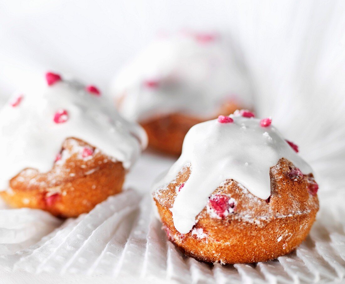 Mini cakes with frosting