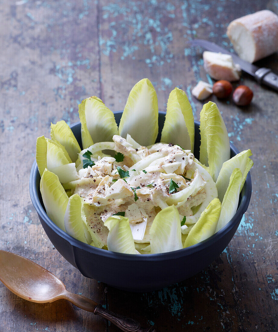 Fenchelsalat mit Chicorée und Käse