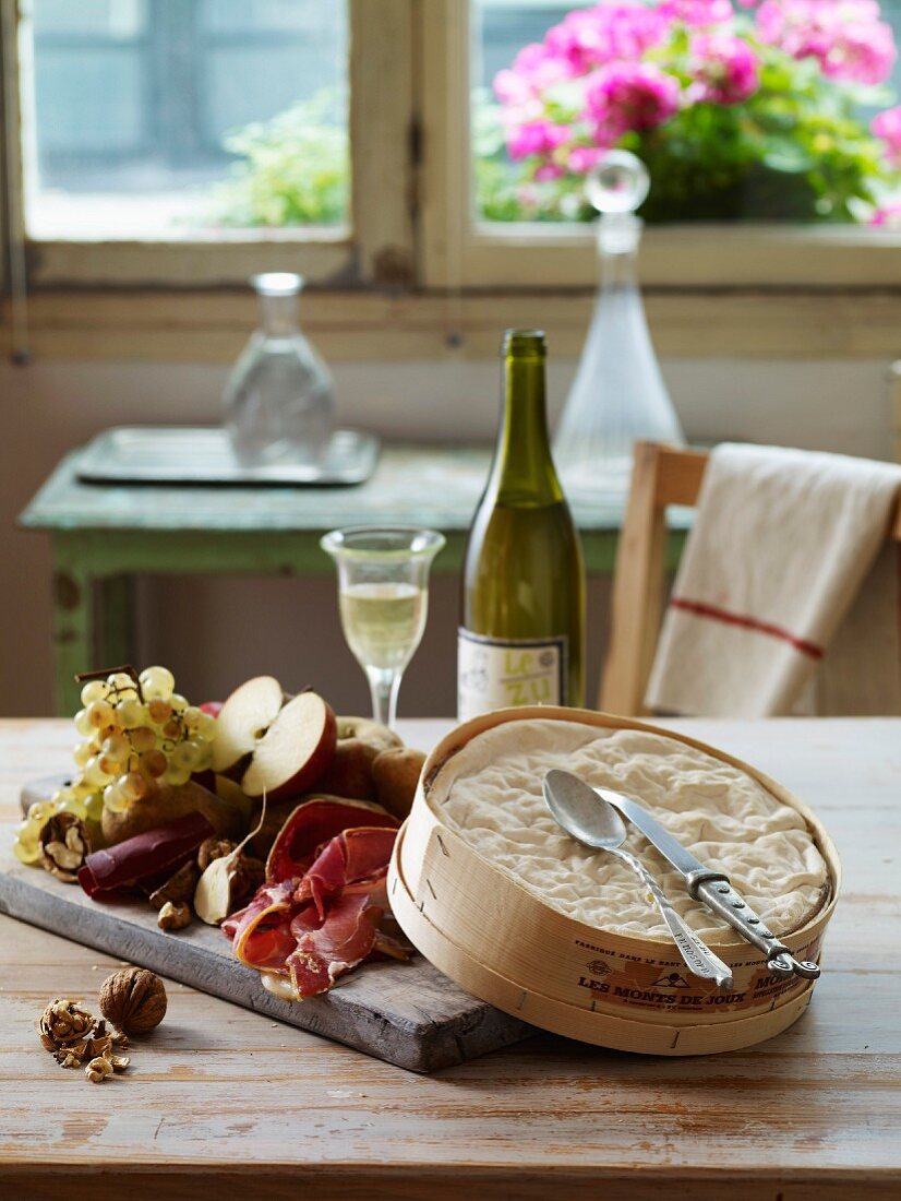 Mont d'Or cheese with cold cuts,fruit and white wine