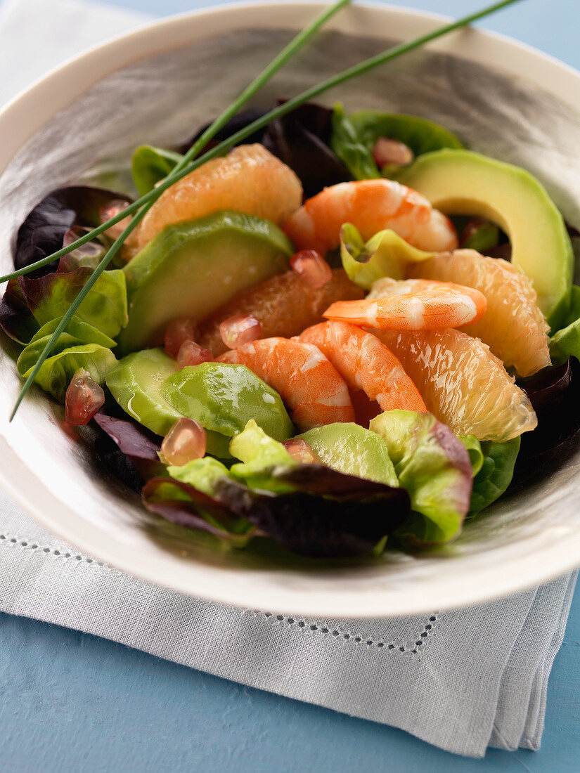 Avocadosalat mit Garnelen und Grapefruit