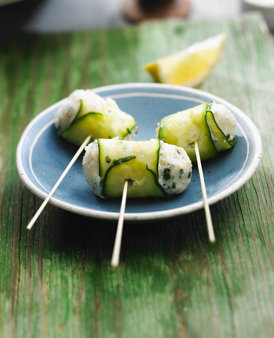 Gefüllte Zucchiniröllchen mit Ziegenkäse