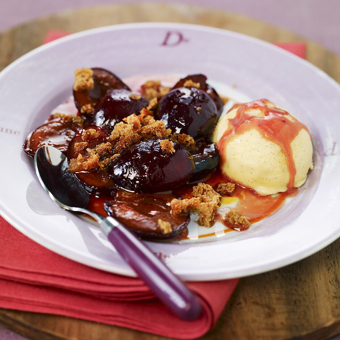Pan-fried quetsch plums with vanilla ice cream