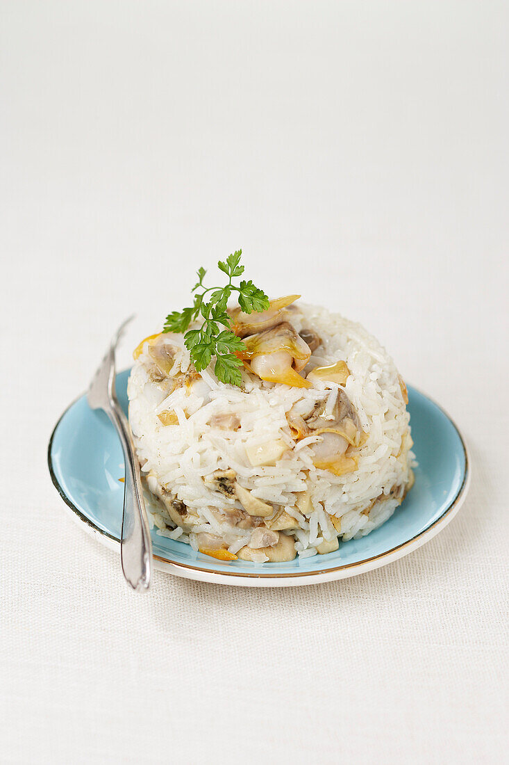 Pilaf rice with cockles