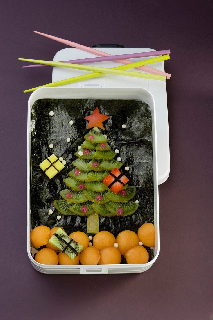 Christmas tree-shaped Bento