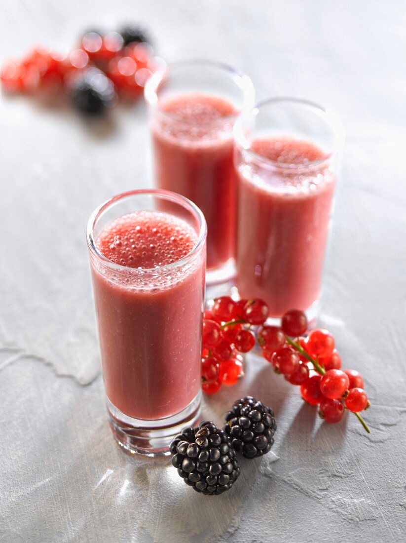 Blackberry-redcurrant smoothies