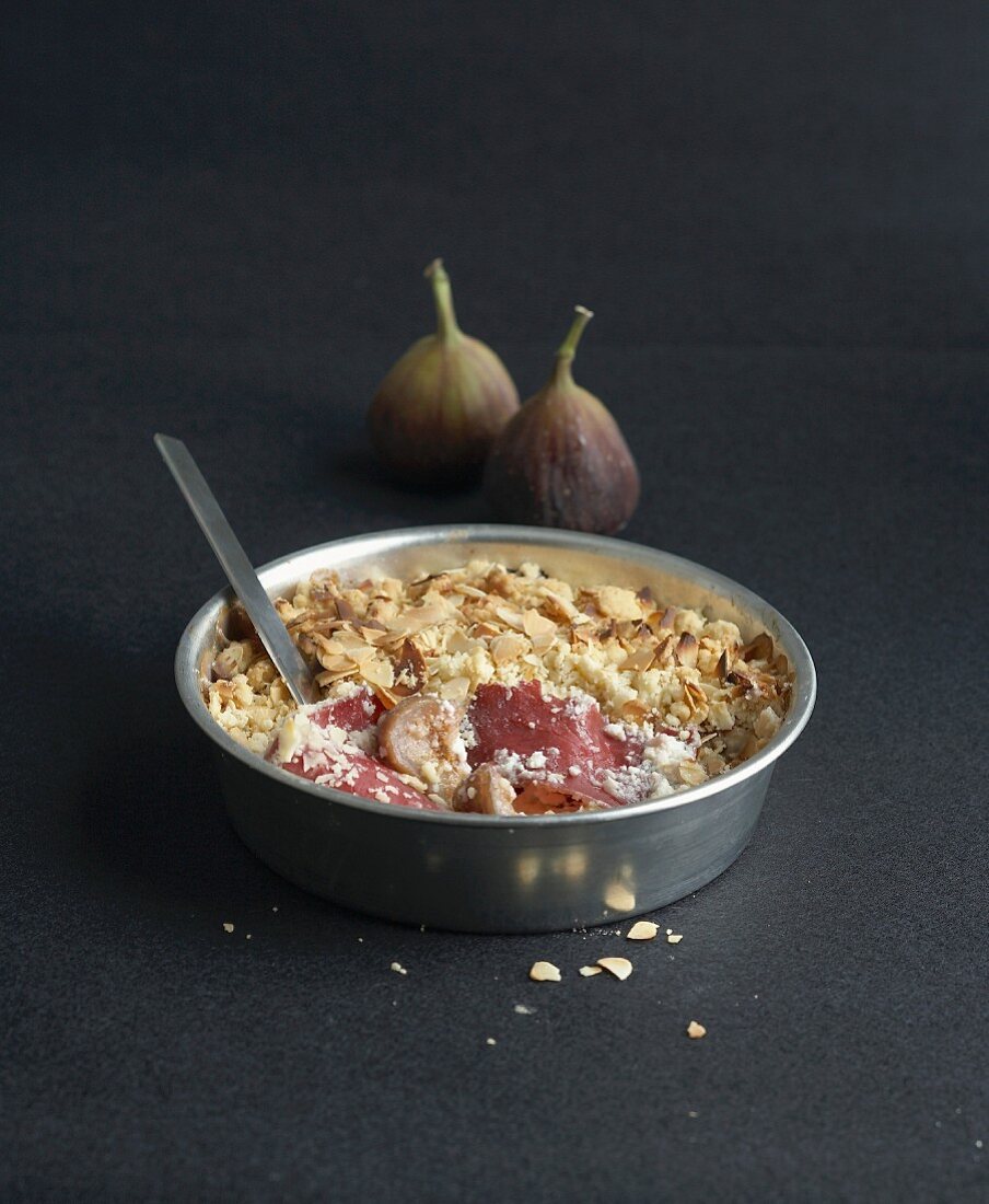Ham and fig savoury crumble