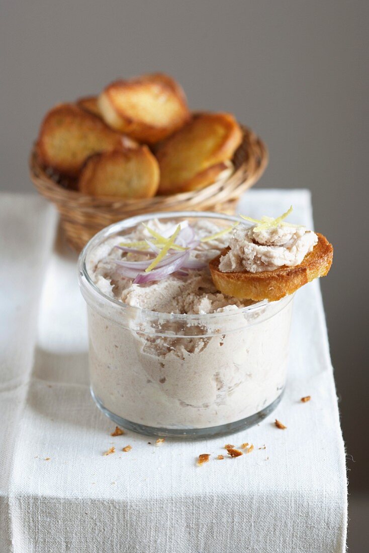 Crostini mit Thunfischpaste