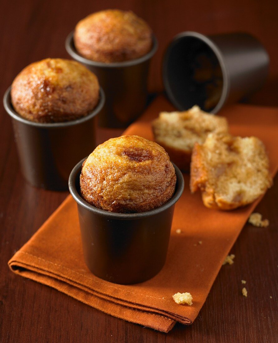 Apple-toffee muffins