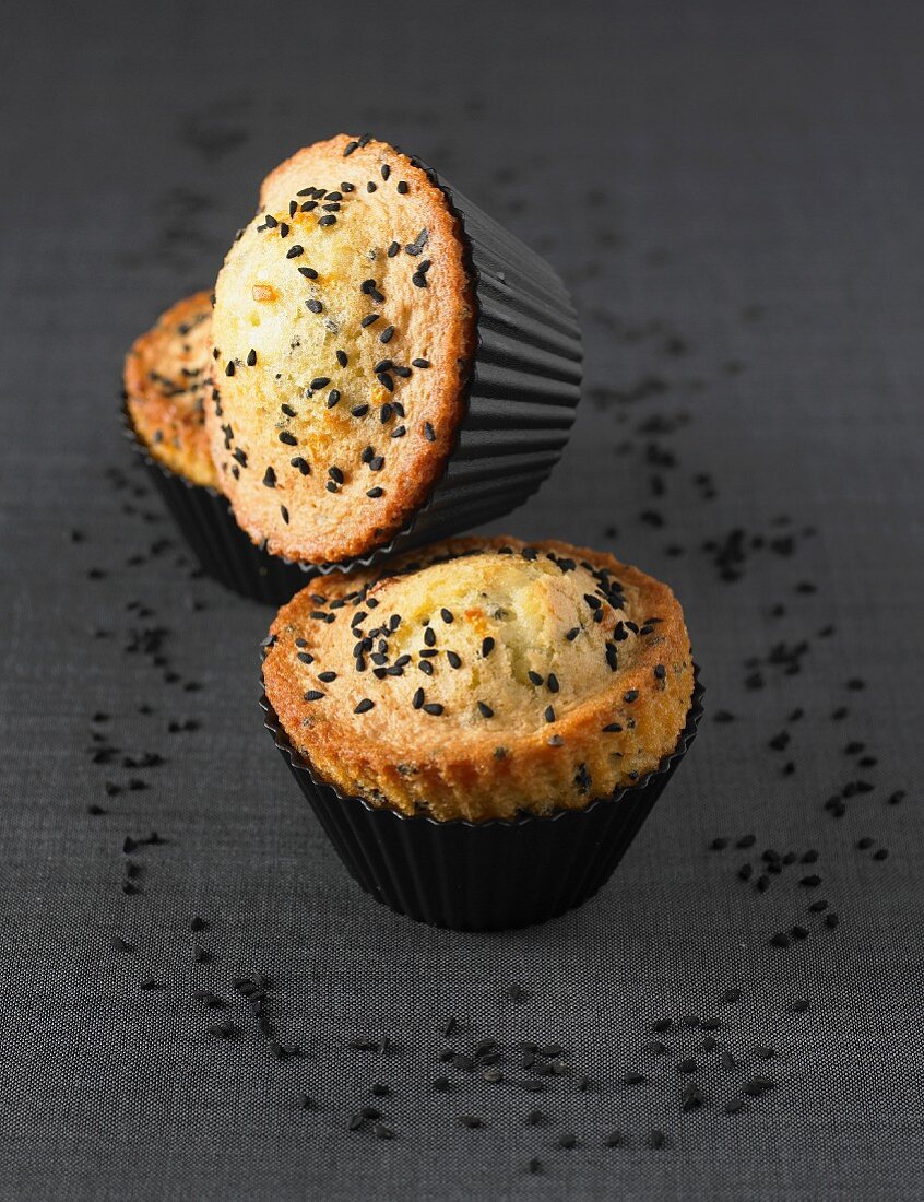 Muffins mit schwarzem Sesam und kandierten Orangen