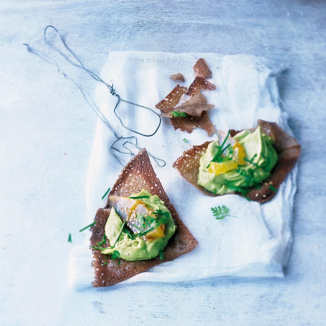 Bite-size crisp galettes with guacamole and mackerels
