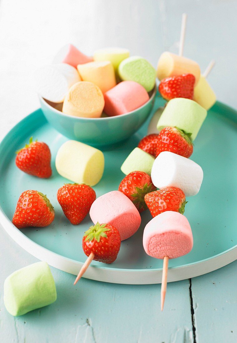 Marshmallow and strawberry brochettes