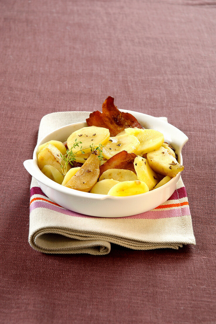 Cartis aux poires (Kartoffeln mit Birnen und gebratenem Speck)